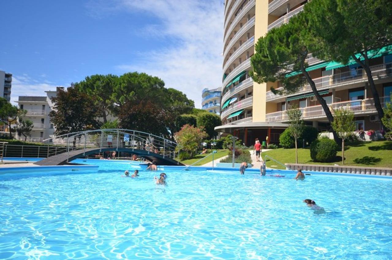 Appartamenti Puerto Do Sol Lignano Sabbiadoro Buitenkant foto